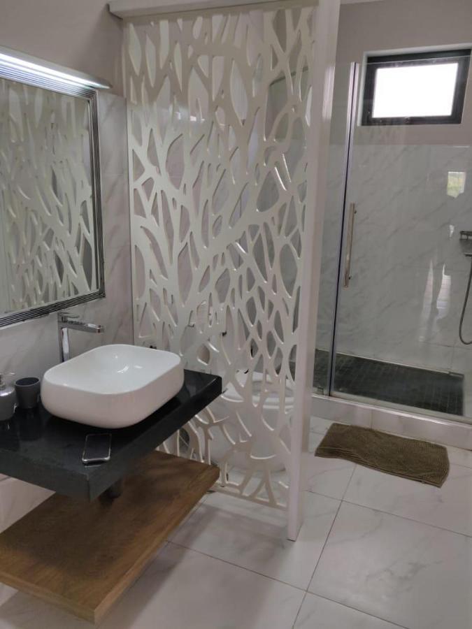 Shanti Haveli Beachfront Apartments Flic-en-Flacq Extérieur photo